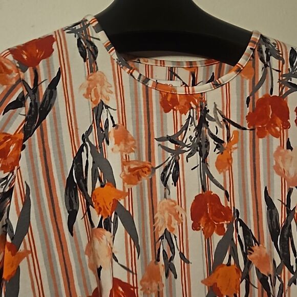 Denim &Co. Printed Heavenly Jersey Hi lowbhem top XL - Picture 3 of 8